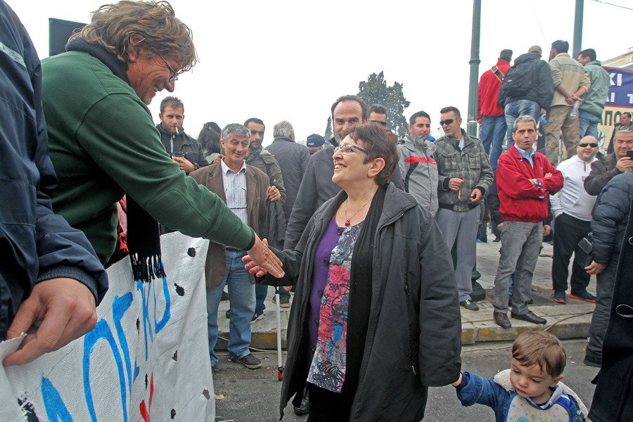 Η Αλέκα Παπαρήγα με απρόσμενη παρέα στην πορεία του ΠΑΜΕ [εικόνες] | iefimerida.gr 1