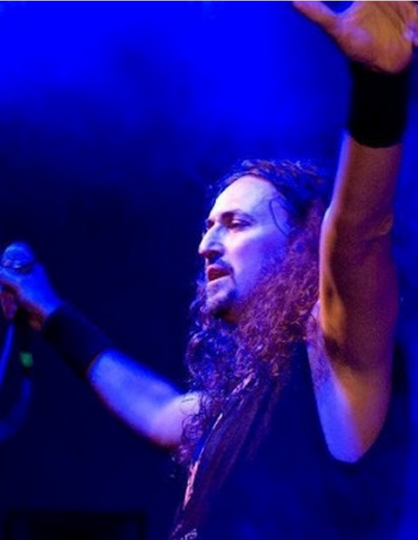 Αφησε τα ευαγγέλια για την κιθάρα -Η απίστευτη «μετάλλαξη» του Παπαροκά [εικόνες] | iefimerida.gr 0