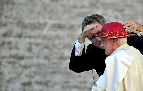 Διάσημος μπλόγκερ: Να γιατί ο Πάπας είναι γκέι [εικόνες] | iefimerida.gr 1