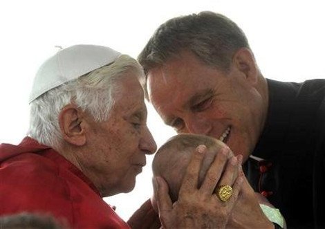 Διάσημος μπλόγκερ: Να γιατί ο Πάπας είναι γκέι [εικόνες] | iefimerida.gr 7