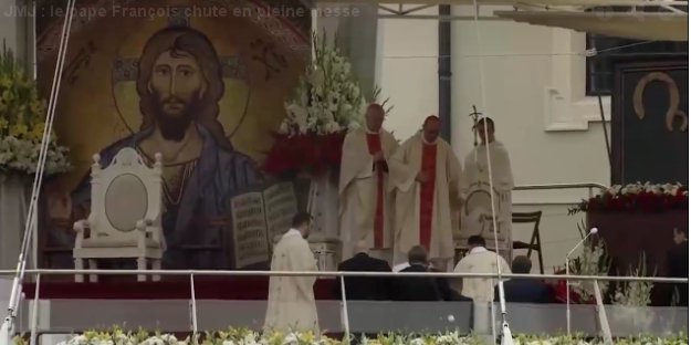 Ο Πάπας σκόνταψε και έπεσε σε τελετή στην Πολωνία -Πώς αντέδρασε [εικόνες & βίντεο] | iefimerida.gr 1