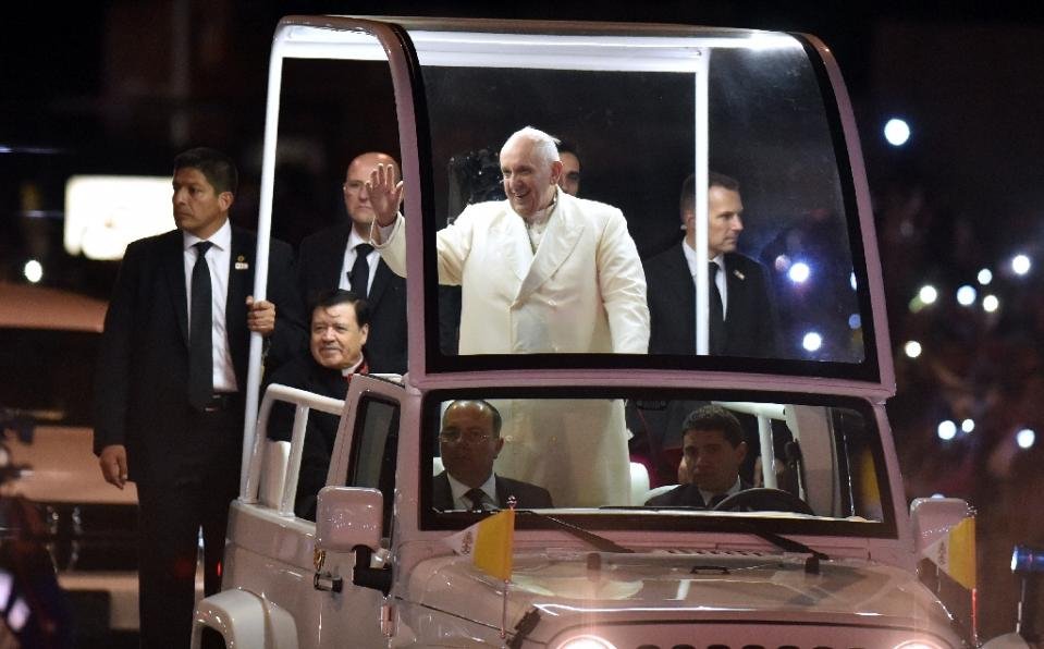 Ιστορική συνάντηση Πάπα Φραγκίσκου-Πατριάρχη Κύριλλου: Εξοντώνονται οι χριστιανοί [εικόνες] | iefimerida.gr 1