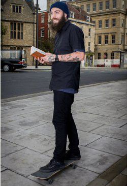 Ο παπα-χίπστερ: Γνωρίστε τον πιο μοδάτο κληρικό της Βρετανίας [εικόνες] | iefimerida.gr 5