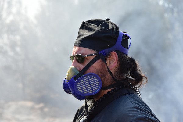 Ενας παπάς πυροσβέστης στην Αργολίδα -Μάχη με τις φλόγες, με ράσο [εικόνες] | iefimerida.gr 3