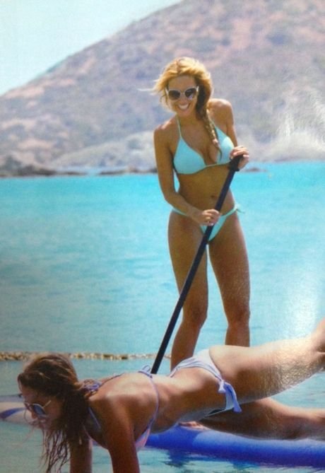 Η Έλενα Παπαβασιλείου κάνει κουπί φορώντας μπικίνι [εικόνες] | iefimerida.gr 0