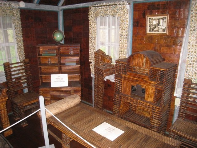 Σπίτι φτιαγμένο από εφημερίδες: Με χάρτινα έπιπλα και χάρτινες κουρτίνες [εικόνες]  | iefimerida.gr 0