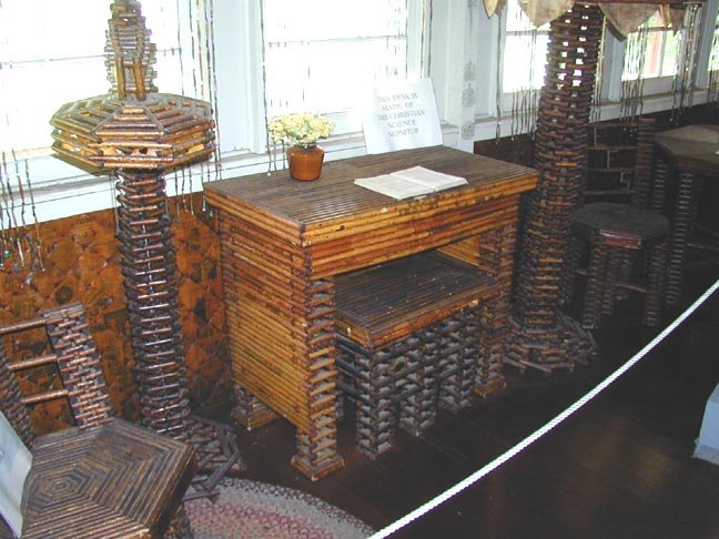 Σπίτι φτιαγμένο από εφημερίδες: Με χάρτινα έπιπλα και χάρτινες κουρτίνες [εικόνες]  | iefimerida.gr 2