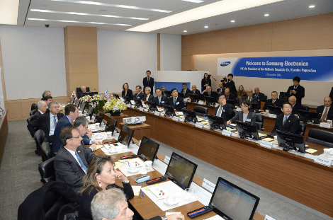 Στις εγκαταστάσεις της Samsung Electronics ο Κάρολος Παπούλιας -Ενημερώθηκε για το επενδυτικό ενδιαφέρον των Νοτιοκορεατών [εικόνες] | iefimerida.gr 1