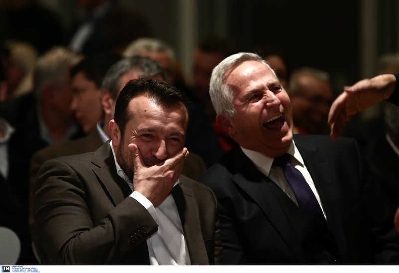 Ο Νίκος Παππάς και ο υπ. Αμυνας Ευ. Αποστολάκης σκάνε στα γέλια -Φωτογραφία: Intimenews/ΤΖΑΜΑΡΟΣ ΠΑΝΑΓΙΩΤΗΣ