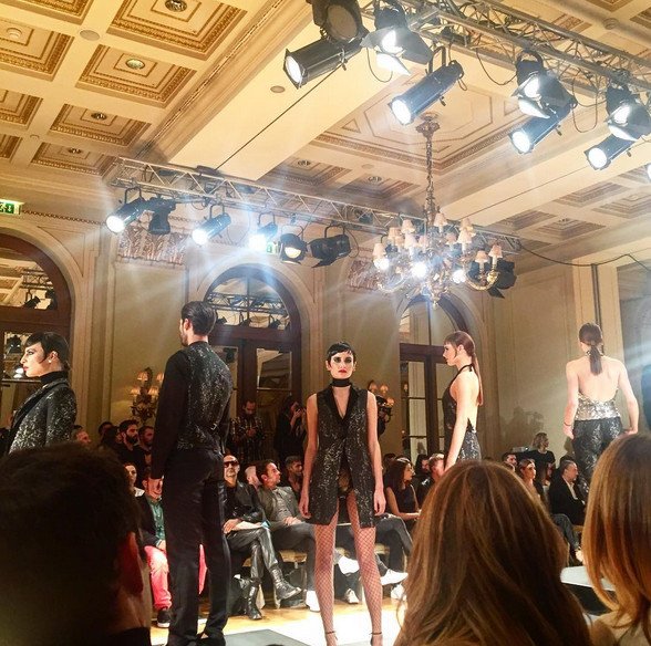 Το εγχώριο Χόλιγουντ στο fashion show του Δημήτρη Πέτρου [εικόνες] | iefimerida.gr 6
