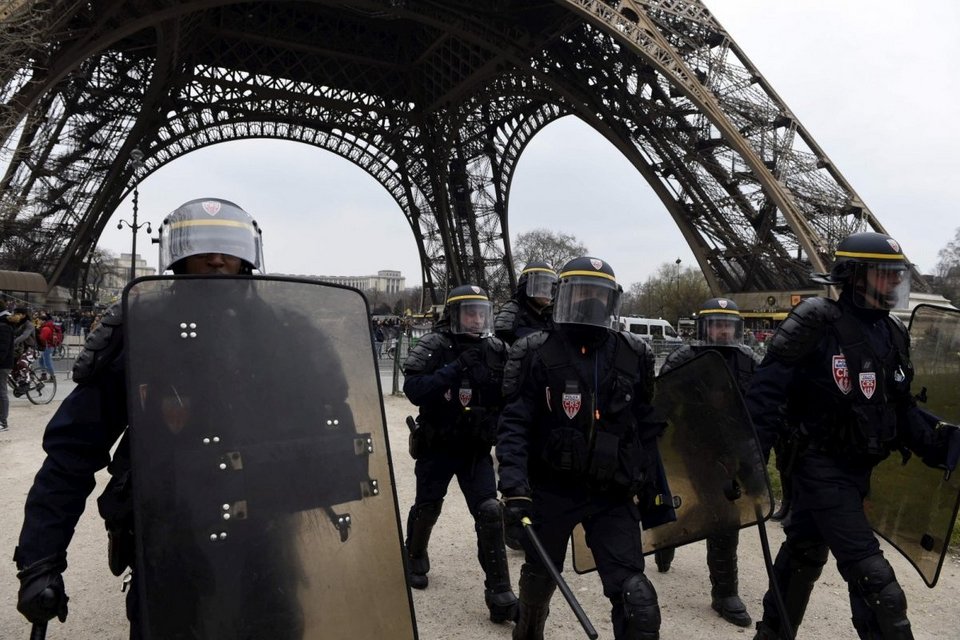Βίαια επεισόδια και συλλήψεις στο Παρίσι -Φοιτητές διαμαρτύρονται για τα εργασιακά [εικόνες-βίντεο]  | iefimerida.gr 7