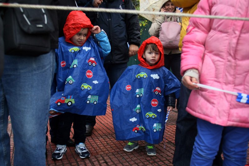Οι νιτσεράδες και τα αδιάβροχα που έκλεψαν την παράσταση στην παρέλαση [εικόνες]    | iefimerida.gr 4