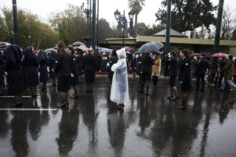 Οι νιτσεράδες και τα αδιάβροχα που έκλεψαν την παράσταση στην παρέλαση [εικόνες]    | iefimerida.gr 7