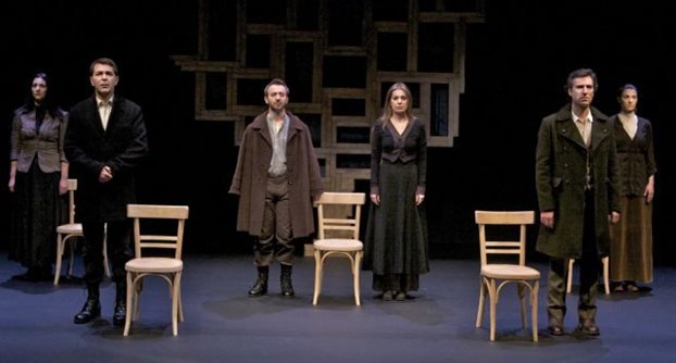 Τα δωρεάν της πόλης: Η επιτυχημένη παράσταση «Φτωχοί και Άγιοι» ανεβαίνει σήμερα στο θέατρο Αλέξης Μινωτής [εικόνες] | iefimerida.gr 2