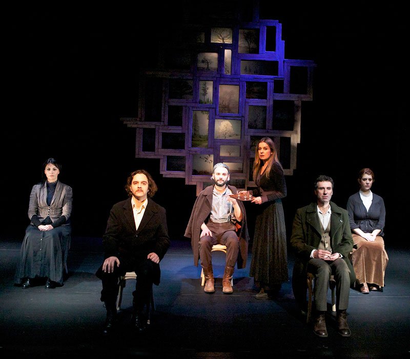 Τα δωρεάν της πόλης: Η επιτυχημένη παράσταση «Φτωχοί και Άγιοι» ανεβαίνει σήμερα στο θέατρο Αλέξης Μινωτής [εικόνες] | iefimerida.gr 1