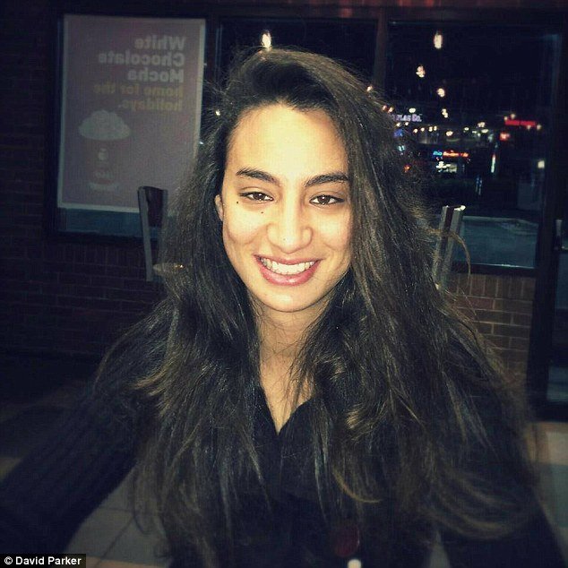 Η 20χρονη σερβιτόρα που έγινε η ηρωίδα των Παρισιού -Δούλευε σε εστιατόριο που επιτέθηκαν τζιχαντιστές [εικόνες & βίντεο] | iefimerida.gr 4