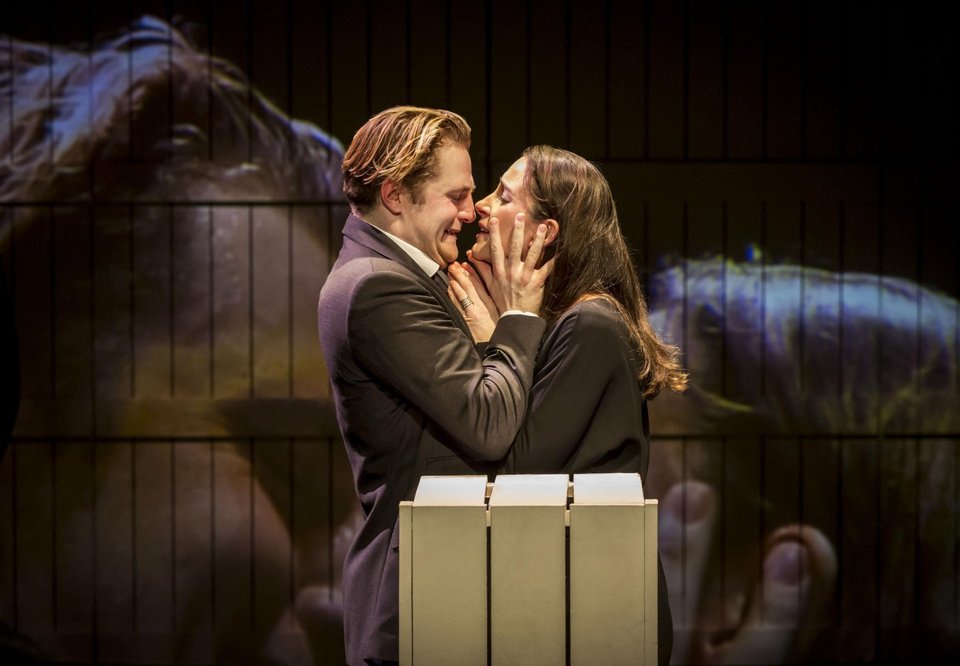 Oι πρωτοποριακοί Cheek By Jowl του Λονδίνου παρουσιάζουν Σαίξπηρ στο Μέγαρο Μουσικής [εικόνες]  | iefimerida.gr 1