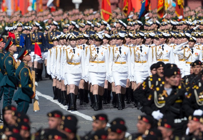 Οι καλλονές στρατιωτίνες του Πούτιν -Εντυπωσίασαν στην παρέλαση [εικόνες] | iefimerida.gr 0