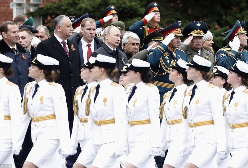 Οι καλλονές στρατιωτίνες του Πούτιν -Εντυπωσίασαν στην παρέλαση [εικόνες] | iefimerida.gr 9