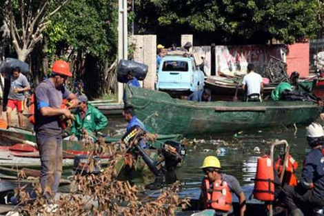«Πνίγηκε» η Παραγουάη -Καταστροφικές πλημμύρες ανάγκασαν 200.000 άτομα να εγκαταλείψουν τα σπίτια τους [βίντεο & εικόνες] | iefimerida.gr 0