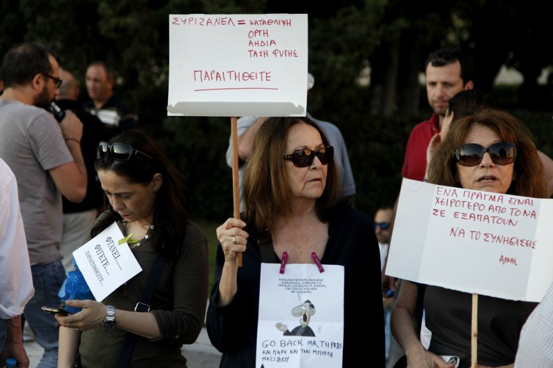 Στο Σύνταγμα οι «Παραιτηθείτε» διαδήλωσαν κατά της κυβέρνησης: «Φύγετε, μας εξαπατήσατε» [εικόνες] | iefimerida.gr 11