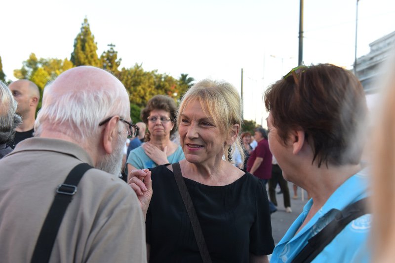 Στο Σύνταγμα οι «Παραιτηθείτε» διαδήλωσαν κατά της κυβέρνησης: «Φύγετε, μας εξαπατήσατε» [εικόνες] | iefimerida.gr 13