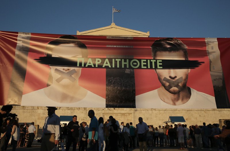 Στο Σύνταγμα οι «Παραιτηθείτε» διαδήλωσαν κατά της κυβέρνησης: «Φύγετε, μας εξαπατήσατε» [εικόνες] | iefimerida.gr 7