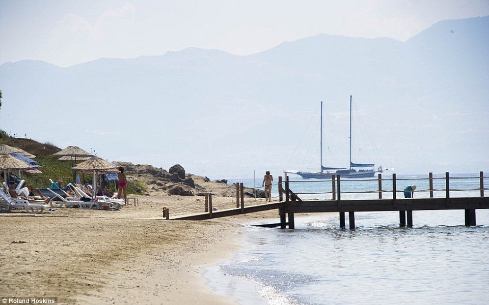 Αλικαρνασσός: Το πρωί τουριστικός παράδεισος, το βράδυ κέντρο διακίνησης μεταναστών [εικόνες] | iefimerida.gr 2