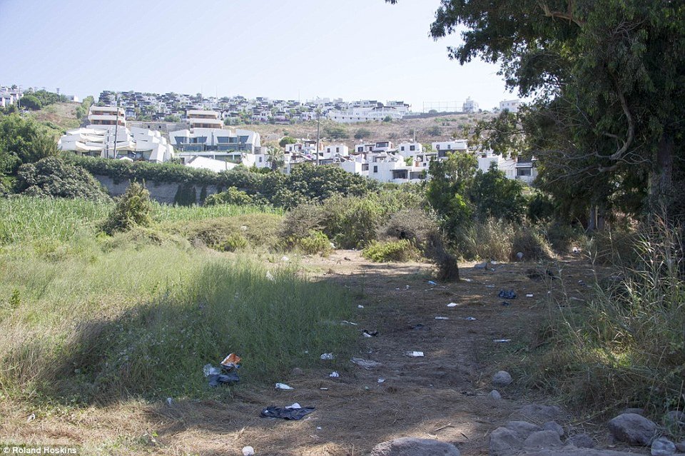 Αλικαρνασσός: Το πρωί τουριστικός παράδεισος, το βράδυ κέντρο διακίνησης μεταναστών [εικόνες] | iefimerida.gr 1