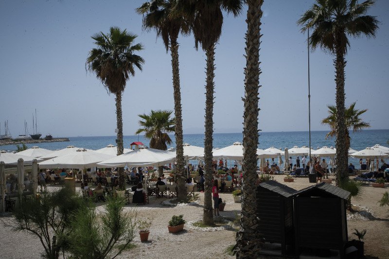 Κυκλοφοριακό κομφούζιο στην παραλιακή -Ταλαιπωρία για να κάνουν Πρωτομαγιά πλάι στο κύμα [εικόνες]  | iefimerida.gr 5