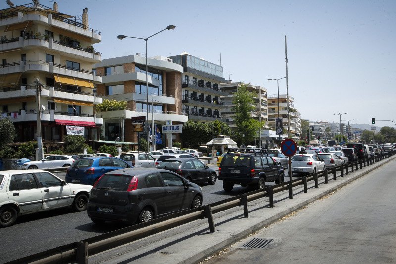 Κυκλοφοριακό κομφούζιο στην παραλιακή -Ταλαιπωρία για να κάνουν Πρωτομαγιά πλάι στο κύμα [εικόνες]  | iefimerida.gr 2