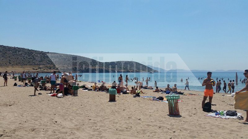 Η ζέστη έπιασε τους Αθηναίους και βγήκαν στις παραλίες για βουτιά στη θάλασσα [εικόνες] | iefimerida.gr 4