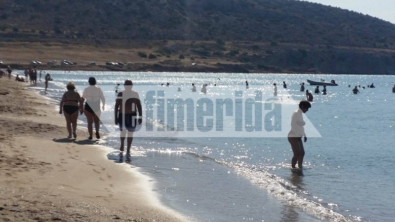 Από το πρωί «βουλιάζουν» οι παραλίες της Αττικής -Για βουτιές στη θάλασσα όσοι δεν βρίσκονται σε άδεια [εικόνες]   | iefimerida.gr 0