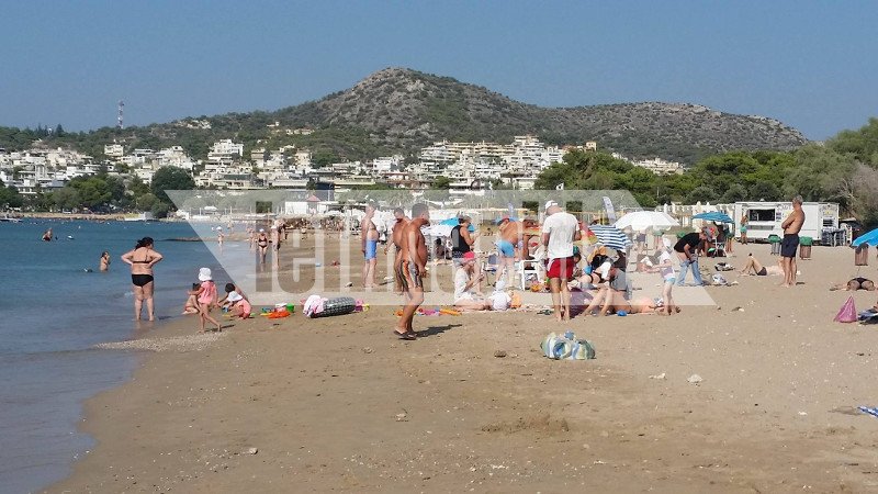 Από το πρωί «βουλιάζουν» οι παραλίες της Αττικής -Για βουτιές στη θάλασσα όσοι δεν βρίσκονται σε άδεια [εικόνες]   | iefimerida.gr 1