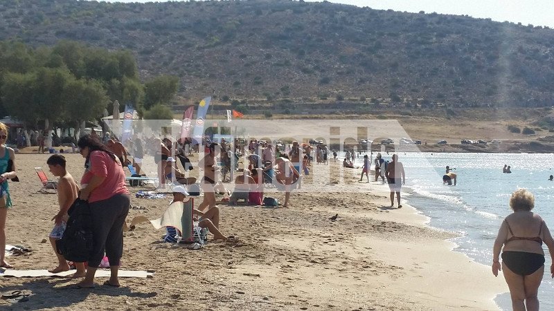 Από το πρωί «βουλιάζουν» οι παραλίες της Αττικής -Για βουτιές στη θάλασσα όσοι δεν βρίσκονται σε άδεια [εικόνες]   | iefimerida.gr 2