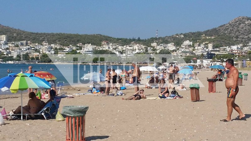 Από το πρωί «βουλιάζουν» οι παραλίες της Αττικής -Για βουτιές στη θάλασσα όσοι δεν βρίσκονται σε άδεια [εικόνες]   | iefimerida.gr 4