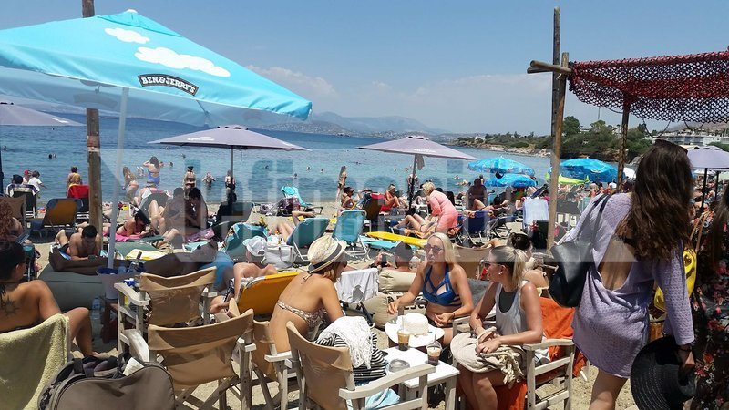 Το αδιαχώρητο στις παραλίες της Αττικής -Εσπευσαν για βουτιές οι Αθηναίοι [εικόνες] | iefimerida.gr 6