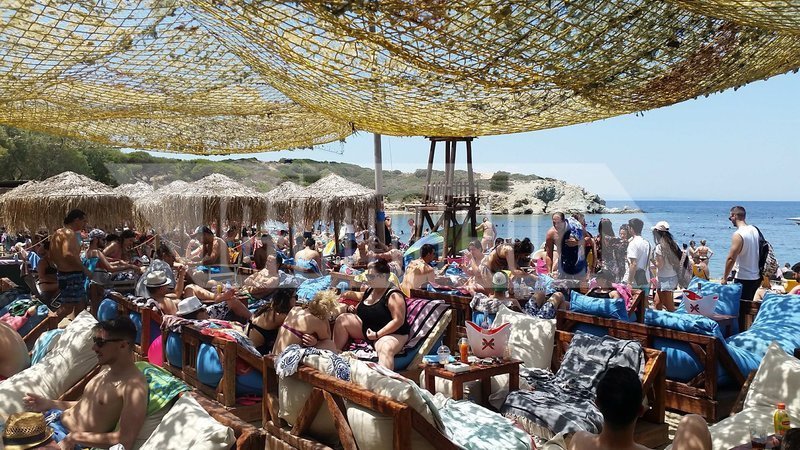 Το αδιαχώρητο στις παραλίες της Αττικής -Εσπευσαν για βουτιές οι Αθηναίοι [εικόνες] | iefimerida.gr 5