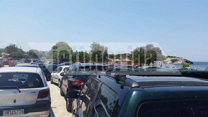 Το αδιαχώρητο στις παραλίες της Αττικής -Εσπευσαν για βουτιές οι Αθηναίοι [εικόνες] | iefimerida.gr 1