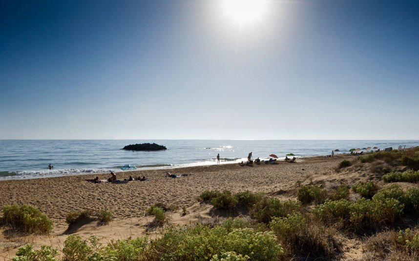 H Telegraph δεν ξεχνά τις ελληνικές παραλίες ούτε το χειμώνα -Αυτές τις 17 αγαπά [εικόνες] | iefimerida.gr 3