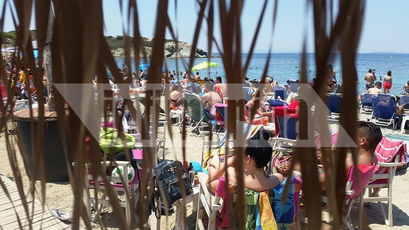 Το αδιαχώρητο στις παραλίες της Αττικής -Εσπευσαν για βουτιές οι Αθηναίοι [εικόνες] | iefimerida.gr 0