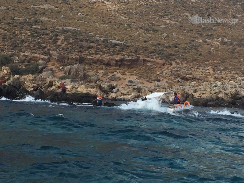 Βαρκάδα παραλίγο να μετατραπεί σε... εφιάλτη στα Σφακιά Κρήτης [εικόνες] | iefimerida.gr 2