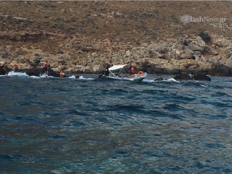 Βαρκάδα παραλίγο να μετατραπεί σε... εφιάλτη στα Σφακιά Κρήτης [εικόνες] | iefimerida.gr 3