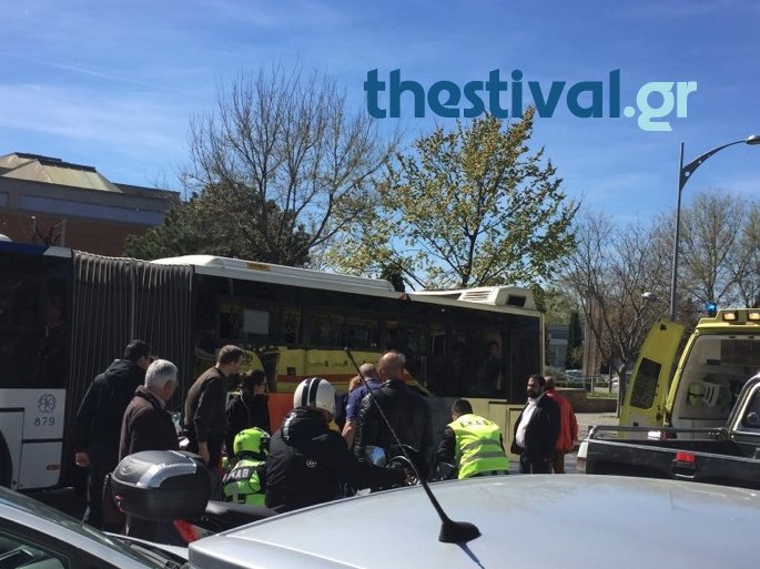 Θεσσαλονίκη: Μοτοσυκλέτα παρέσυρε πεζό στο κέντρο της πόλης [εικόνες] | iefimerida.gr 1