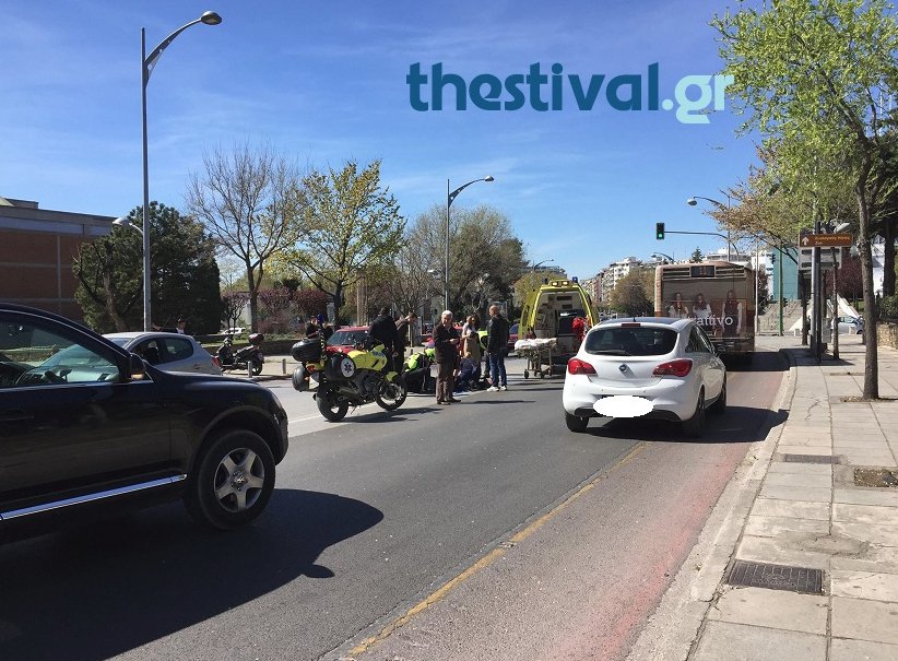 Θεσσαλονίκη: Μοτοσυκλέτα παρέσυρε πεζό στο κέντρο της πόλης [εικόνες] | iefimerida.gr 2