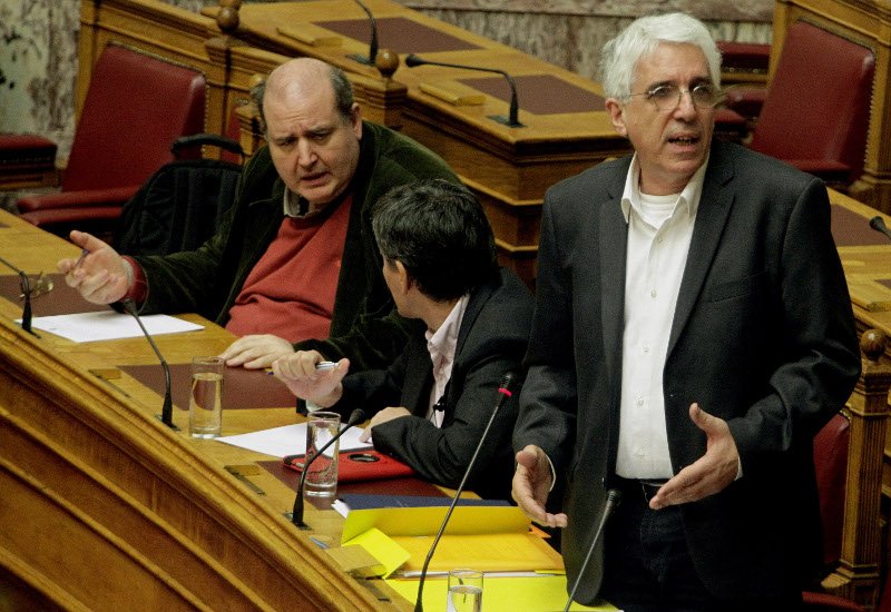 Με κόντρες, ομοφοβικές φωνές και... φιλιά, ψηφίζεται το σύμφωνο συμβίωσης [live] | iefimerida.gr 3