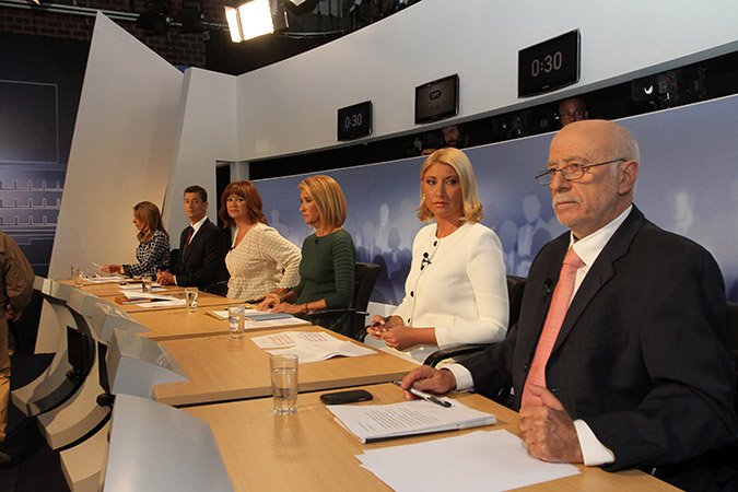 Nέες εικόνες από το παρασκήνιο του ντιμπέιτ -Αποκαλυπτικές στιγμές | iefimerida.gr 3
