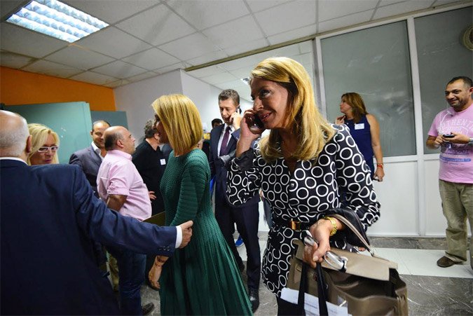 Nέες εικόνες από το παρασκήνιο του ντιμπέιτ -Αποκαλυπτικές στιγμές | iefimerida.gr 8