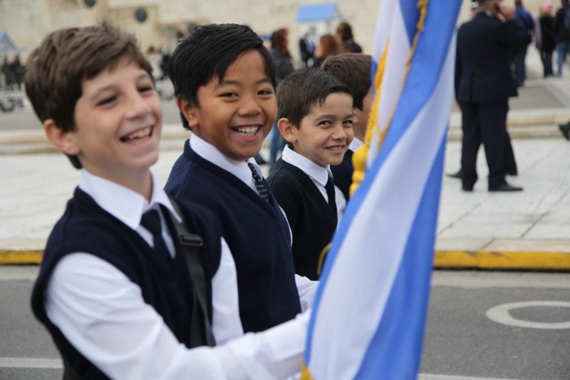 Μαθητική παρέλαση στην Αθήνα: Χαμόγελα από μικρούς και μεγάλους μαθητές [εικόνες] | iefimerida.gr 3