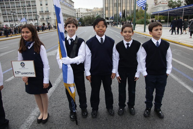 Μαθητική παρέλαση στην Αθήνα: Χαμόγελα από μικρούς και μεγάλους μαθητές [εικόνες] | iefimerida.gr 4
